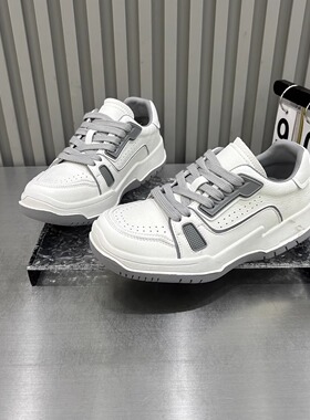 今年流行爆款小白鞋女2026新款春季圆头系带透气百搭显脚小板鞋潮