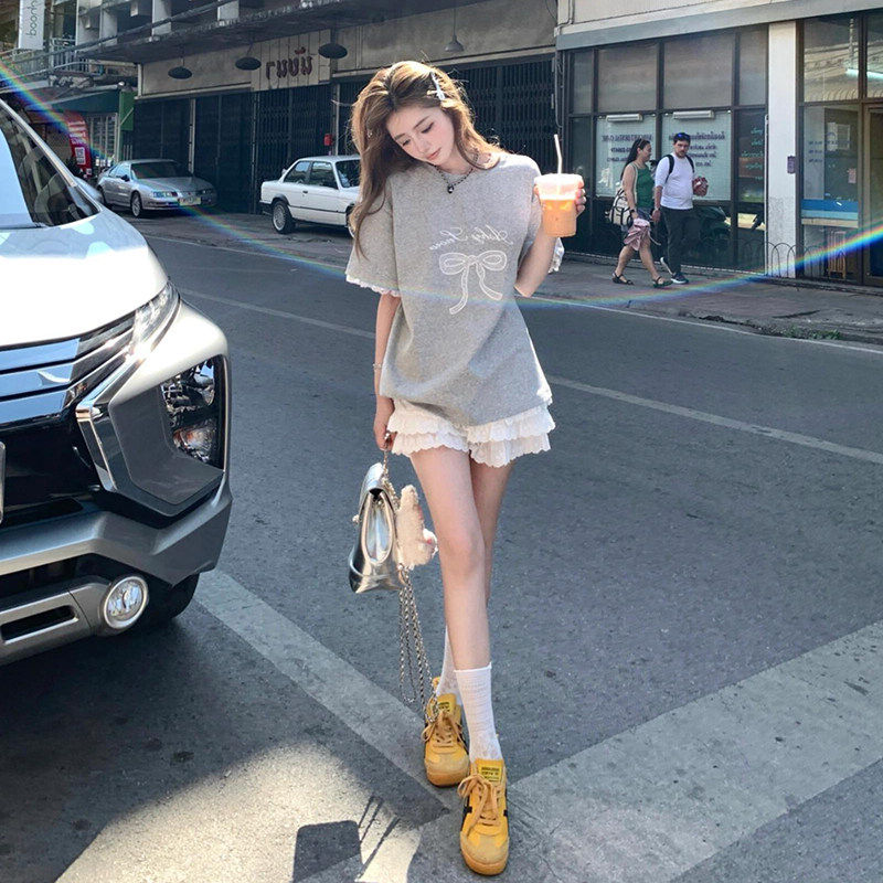 韩系灰色运动套装女夏季宽松显瘦减龄蕾丝拼接短袖短裙休闲两件套