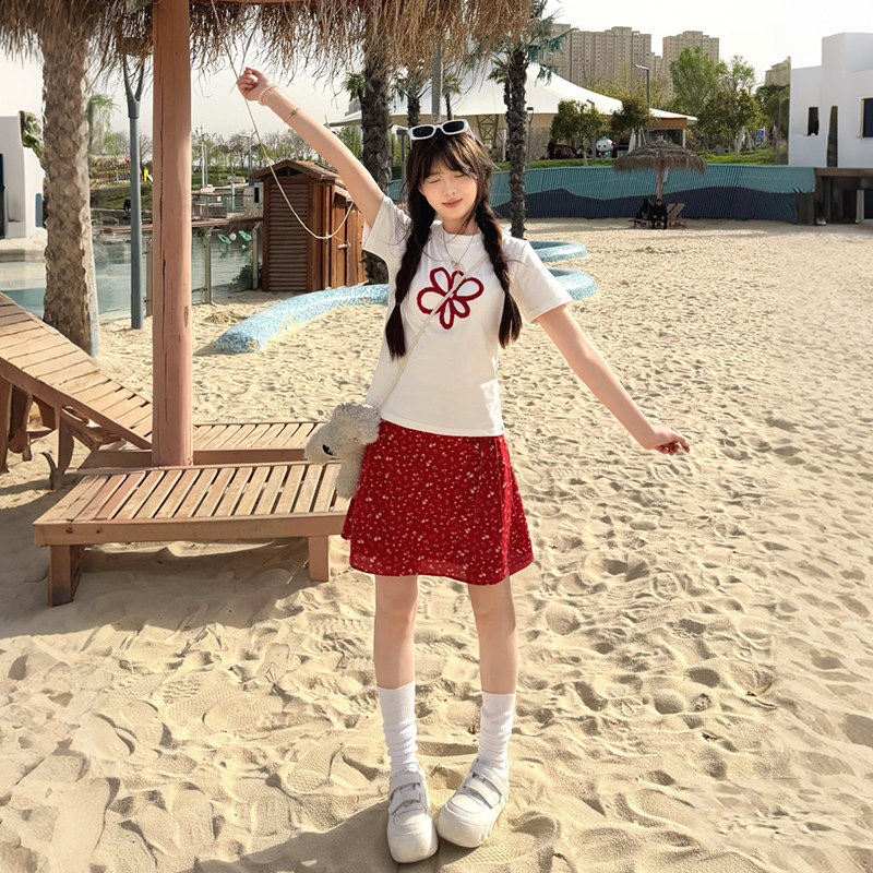 夏季宽松植绒白色正肩纯棉短袖T恤女2026新款上衣碎花半身裙套装