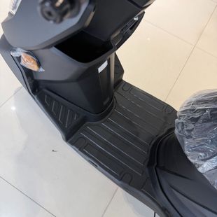 适用于铃木UU125全包围TPE摩托车脚垫环保耐磨防水耐高温脚踏板垫