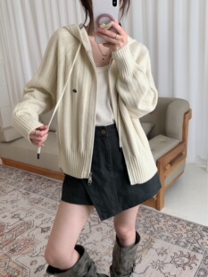 2026早秋韩系竖条纹连帽拉链针织开衫女宽松慵懒风软糯长袖毛衣