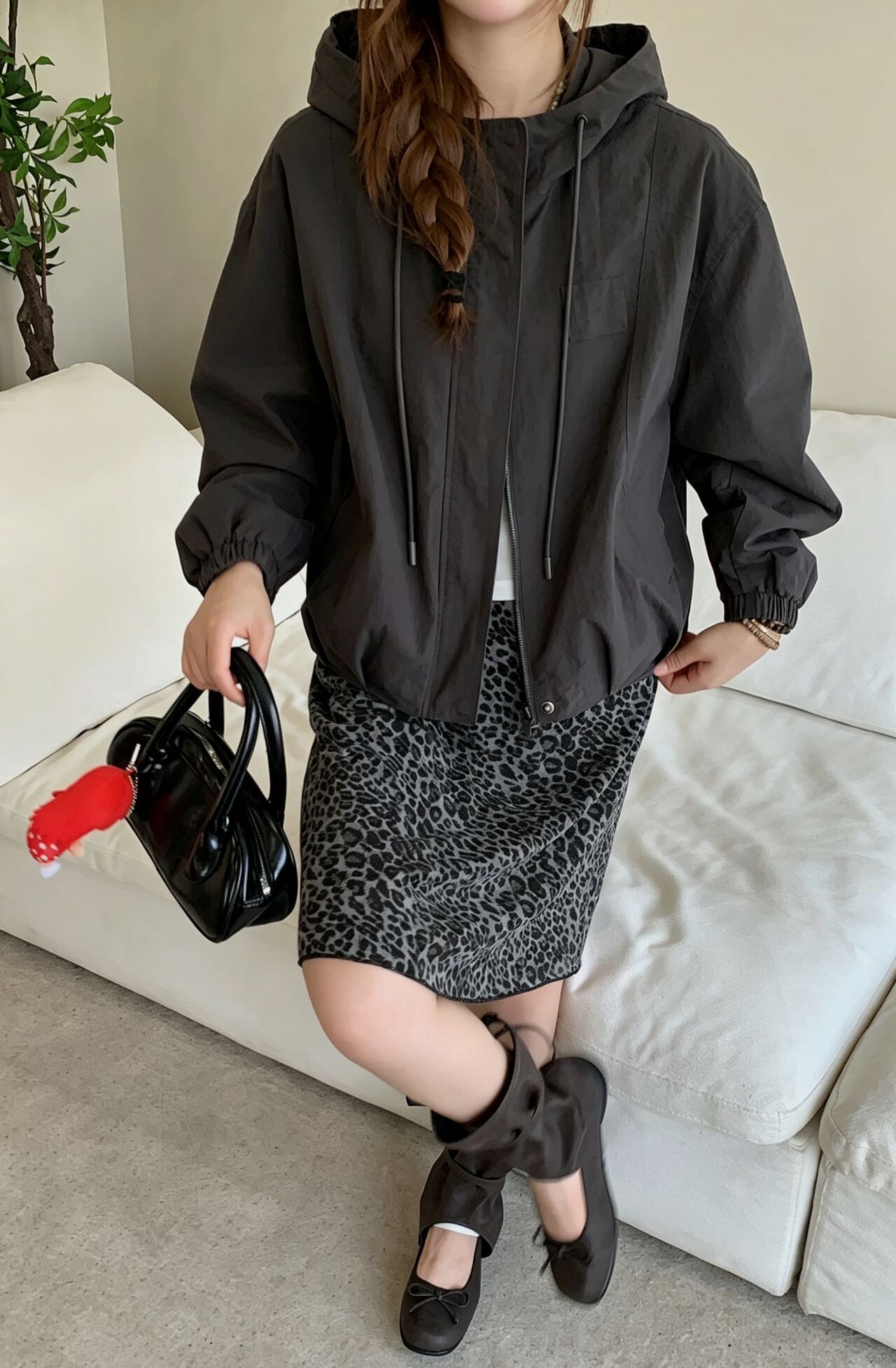 白鸭绒连帽短款羽绒服女 韩系宽松抽绳收腰轻薄休闲防风外套