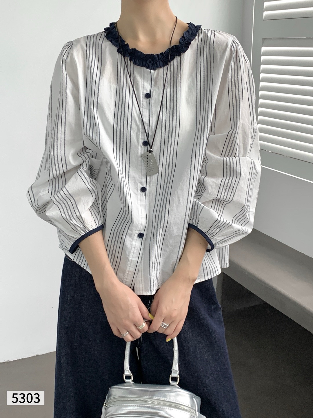 YOYO-新款圆领条纹衬衫女韩系宽松木耳边设计感上衣潮款衬衫