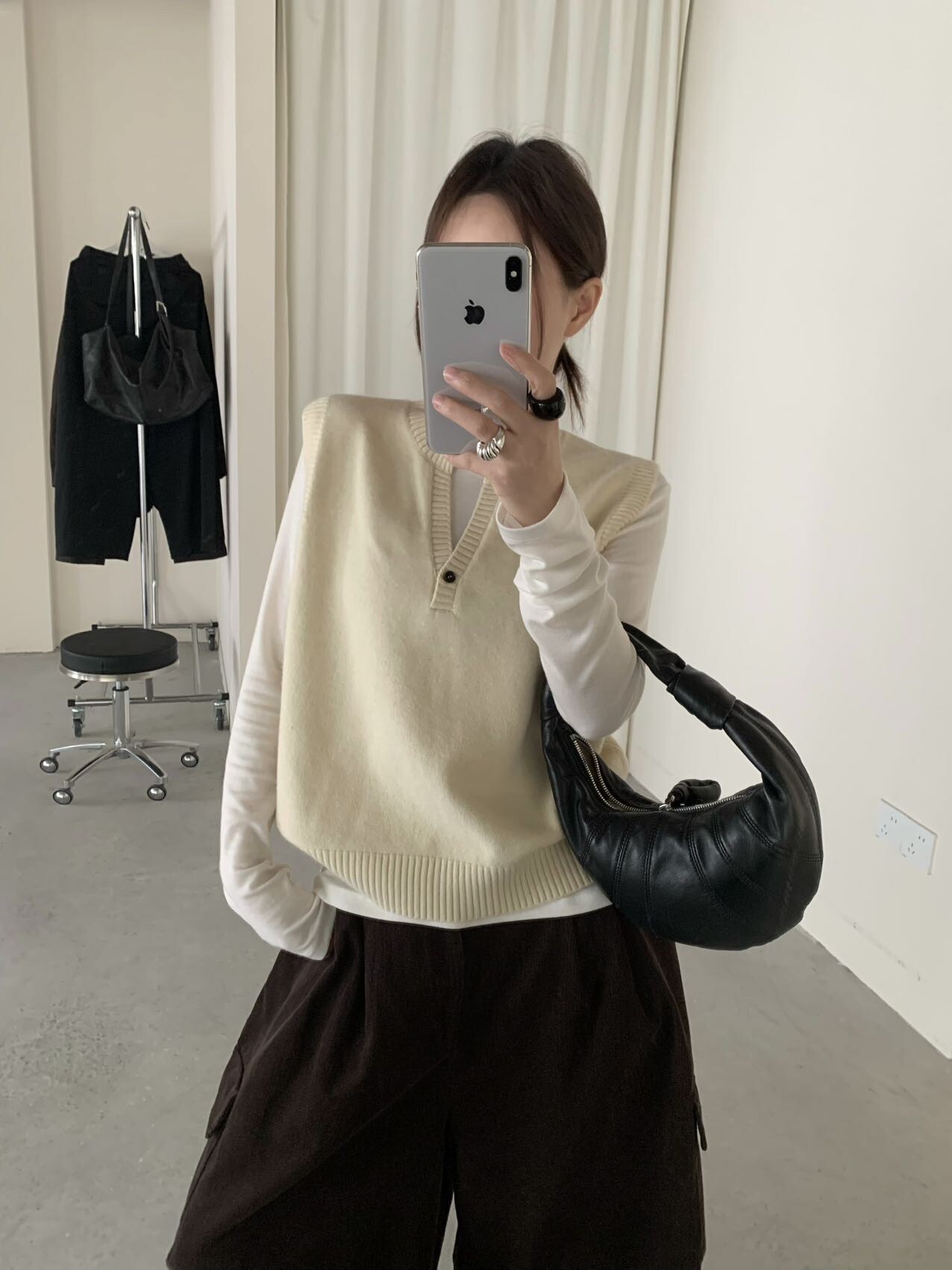 2026早秋韩系半开扣针织马甲女短款宽松叠穿无袖毛衣背心