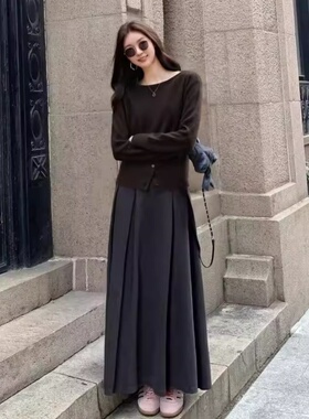 OLrain茶褐色法式一字领毛衣女秋冬2025年开叉下摆纽扣收腰套头衫