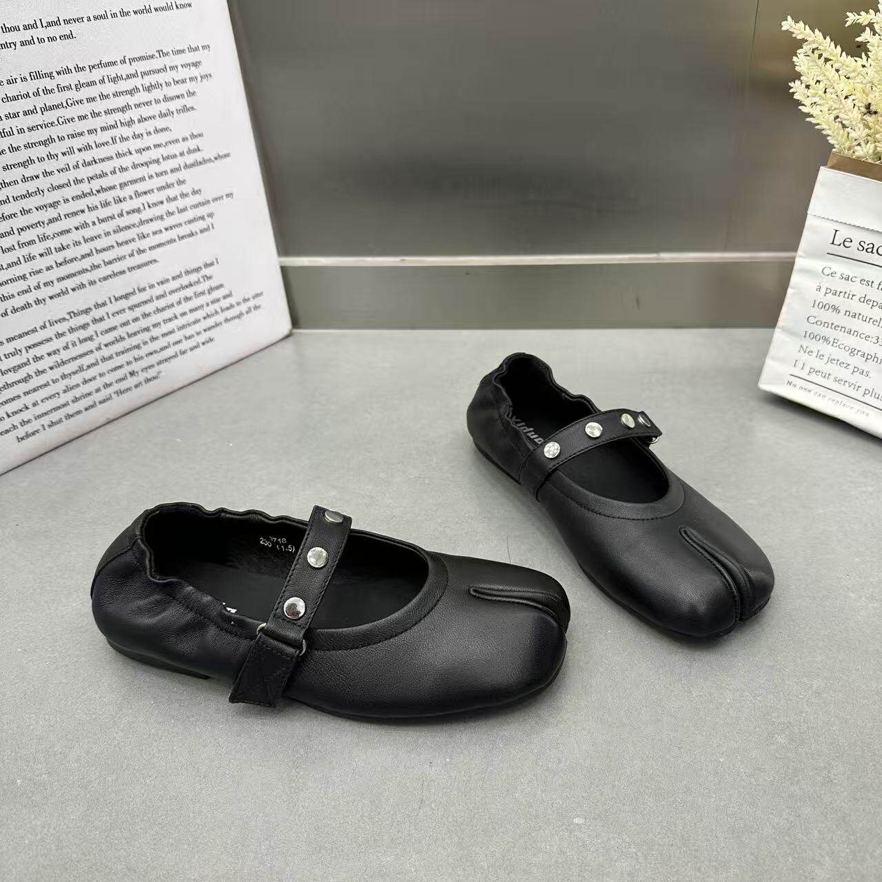 欧洲站复古黑色分趾一字扣玛丽珍鞋女软底舒适浅口小众设计感单鞋