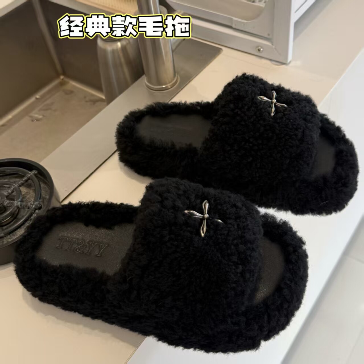欧货十字花毛绒松糕厚底毛毛鞋女2026年新款时尚休闲百搭气质拖鞋