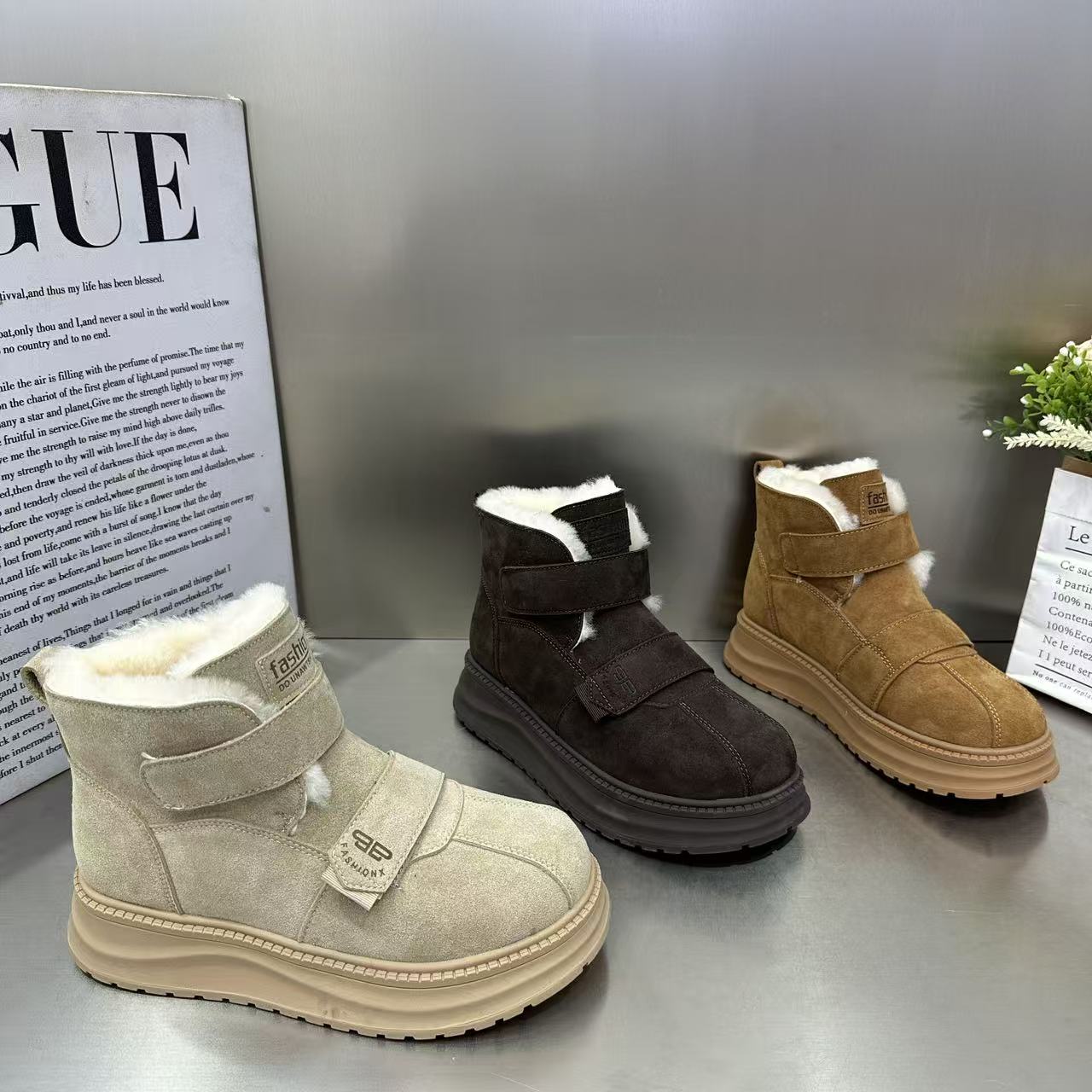 欧货复古厚底加绒好保暖魔术贴雪地靴女2025年冬季圆头内增高短靴