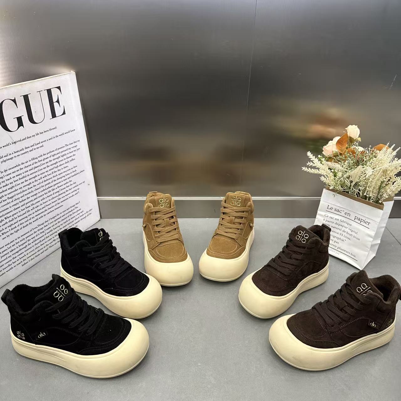 欧货厚底加绒大头高帮鞋女2025年新款冬季休闲运动百搭保暖雪地靴