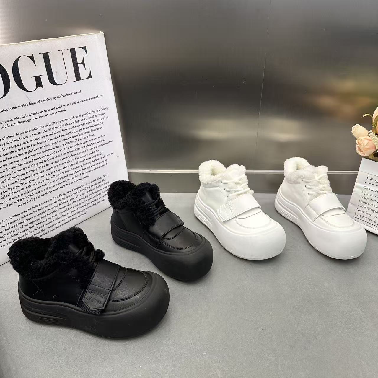 2025冬季新款厚底加绒雪地靴女欧洲站魔术贴百搭时尚休闲增高棉靴