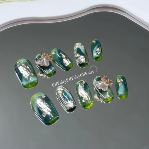 森林蝴蝶纯手工穿戴甲级感绿色晕染水晶森系小众显白美甲甲片