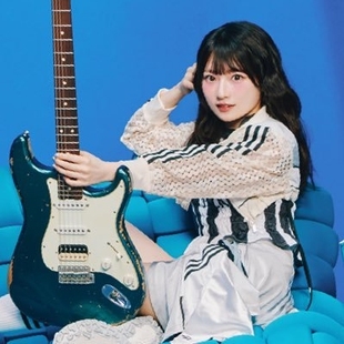 预订 Tsubasa lucy 青木阳菜 联名限量款电吉他