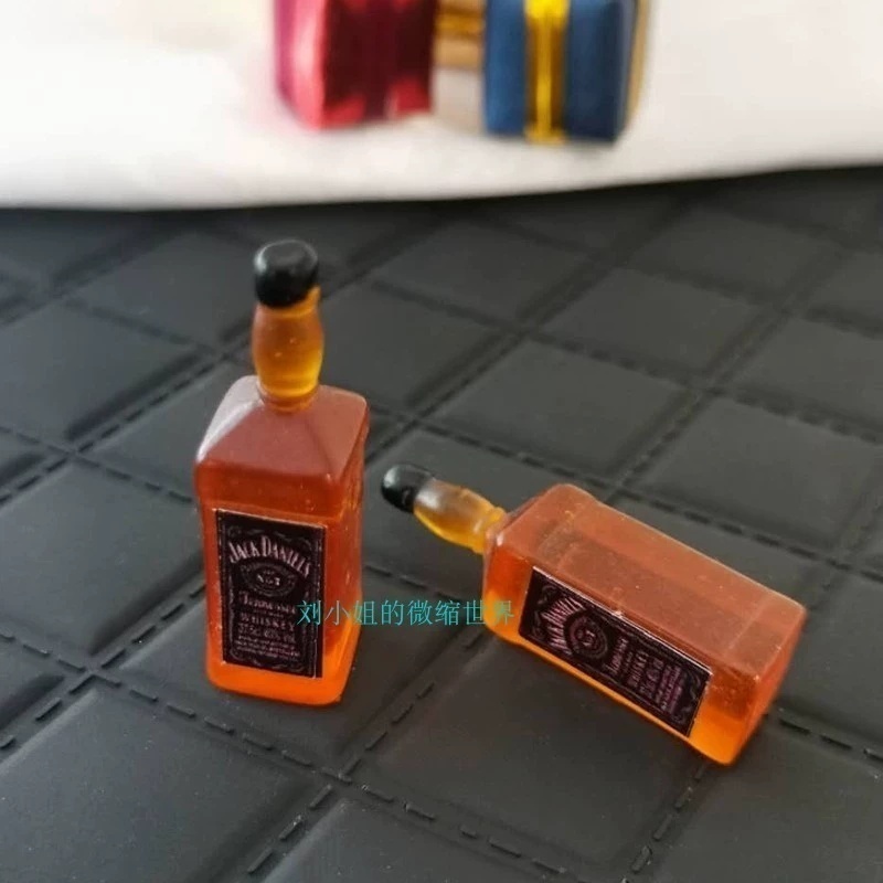 1 12娃娃屋餐具配件 生活场景模型 酒吧摆设道具仿真迷你酒瓶模型