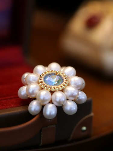 陌上芊高级感复古天然珍珠胸针女
