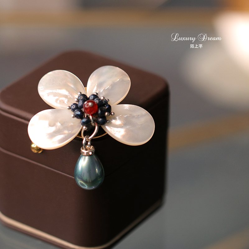 陌上芊 胸针高档 女 气质天然贝壳胸花 百搭大气别针装饰配饰扣针