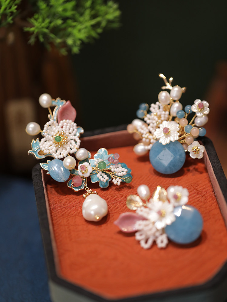 新中式胸针女高级感精致中国风胸花配饰高档珍珠花朵西装扣针别针