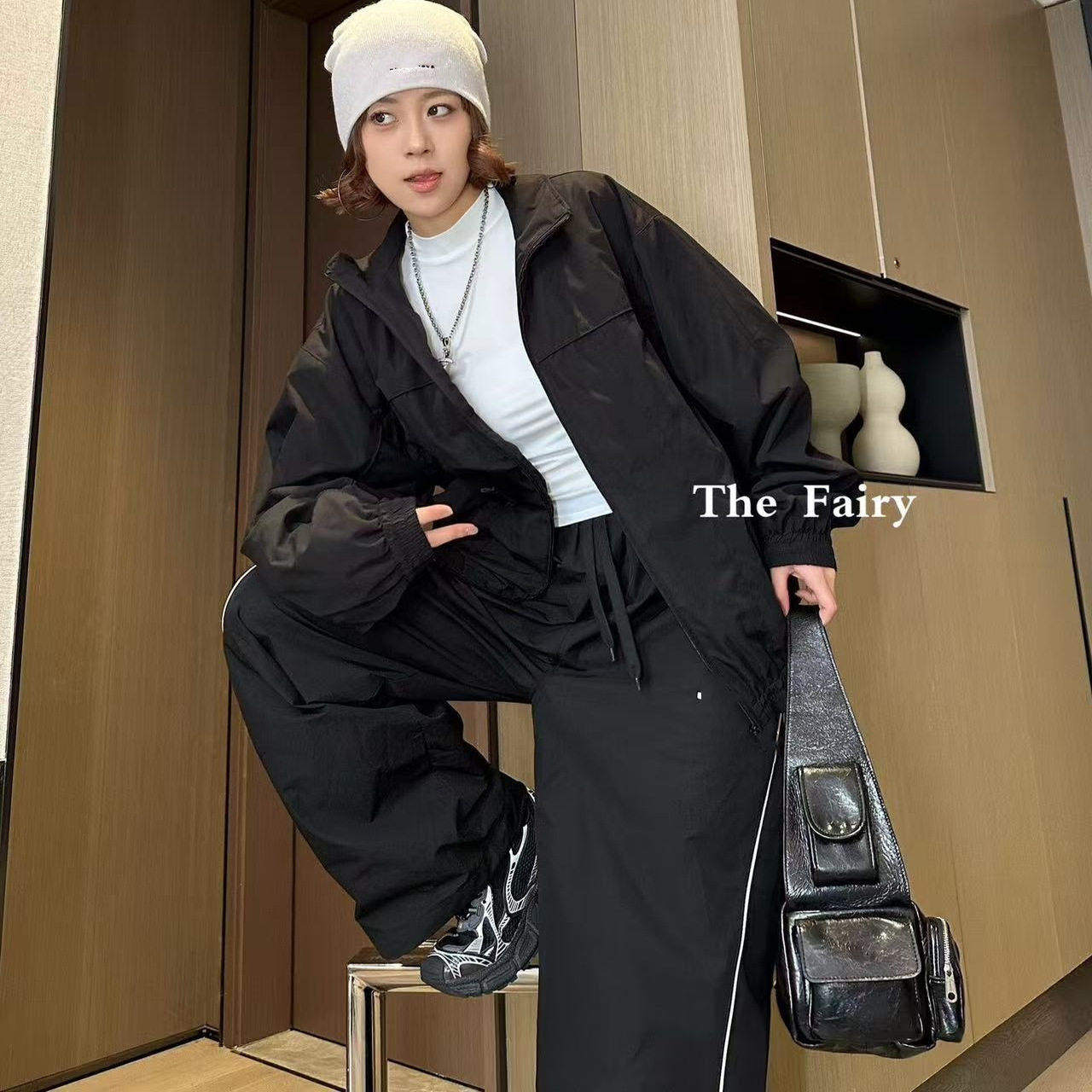 好漂亮黑色粘扣夹克冲锋衣外套女2025年冬季新款短上衣修身时尚潮