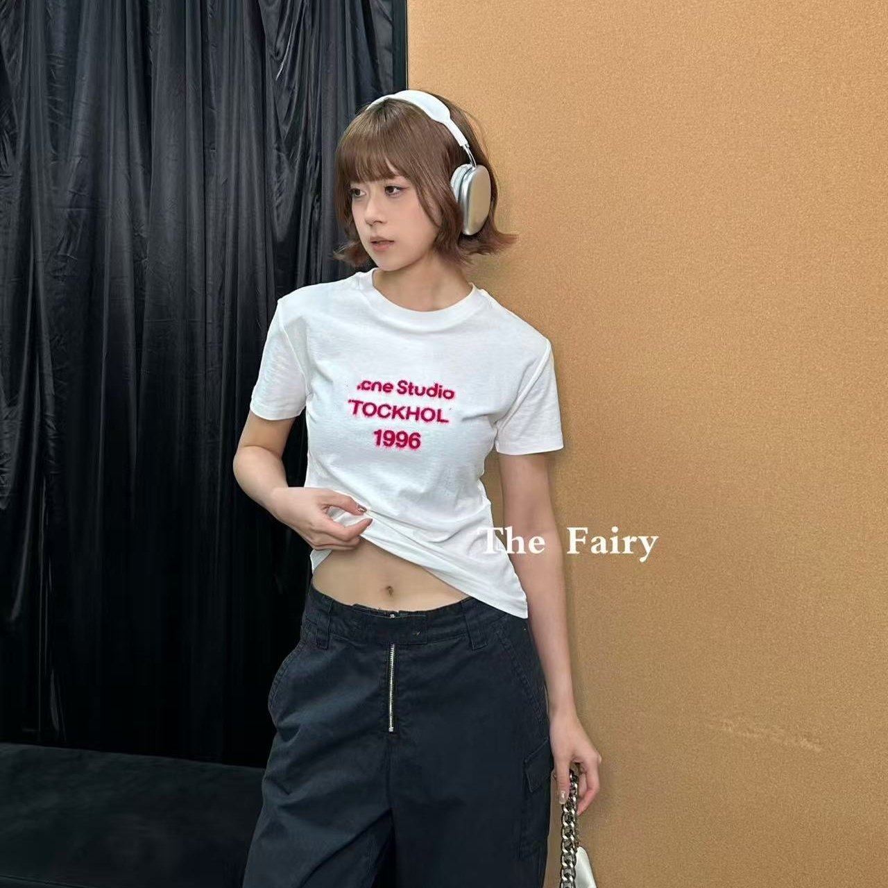 好漂亮玫红字母圆领半袖T恤2026年早春新款短上衣名媛气质时尚潮