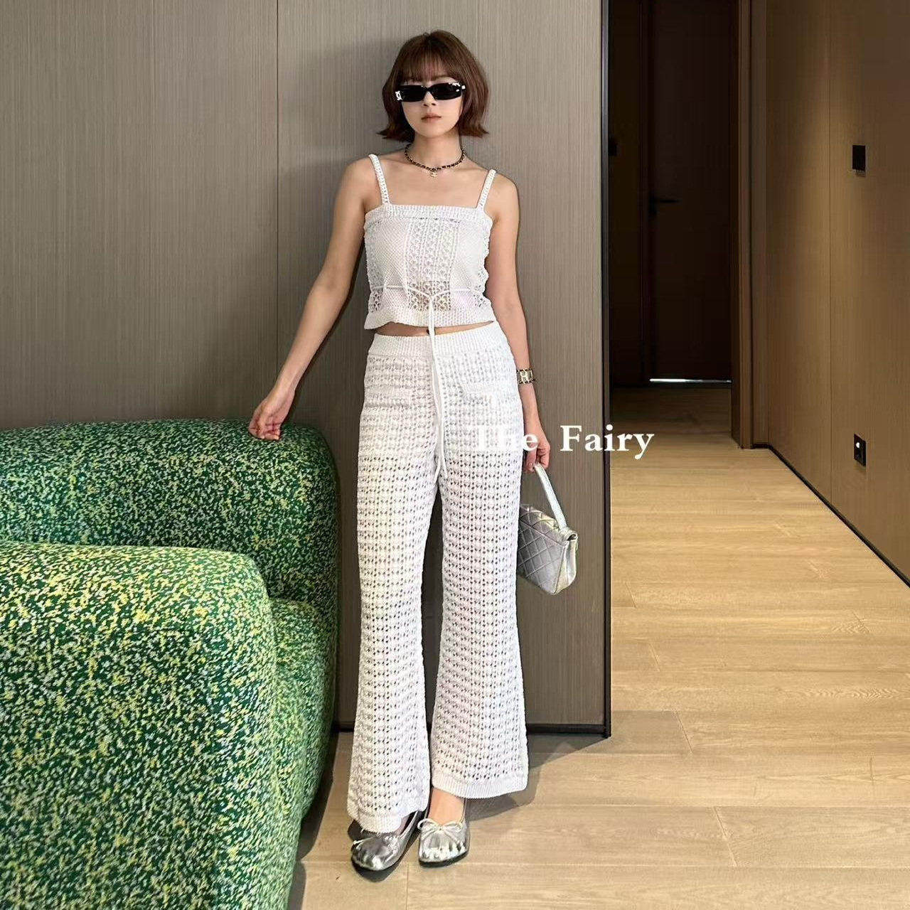 好漂亮好漂亮白色吊带镂空针织打底衫女2026年早春新款短上衣名媛