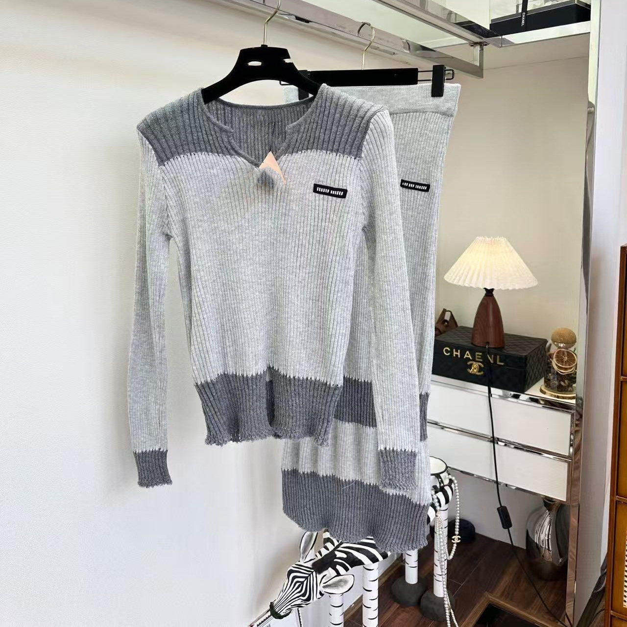 好漂亮2025年冬季毛针织衫女装圆领百搭款长袖彩色图案日常热销