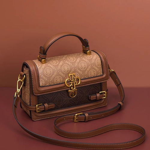 新款超火真皮小方包女斜挎单肩包