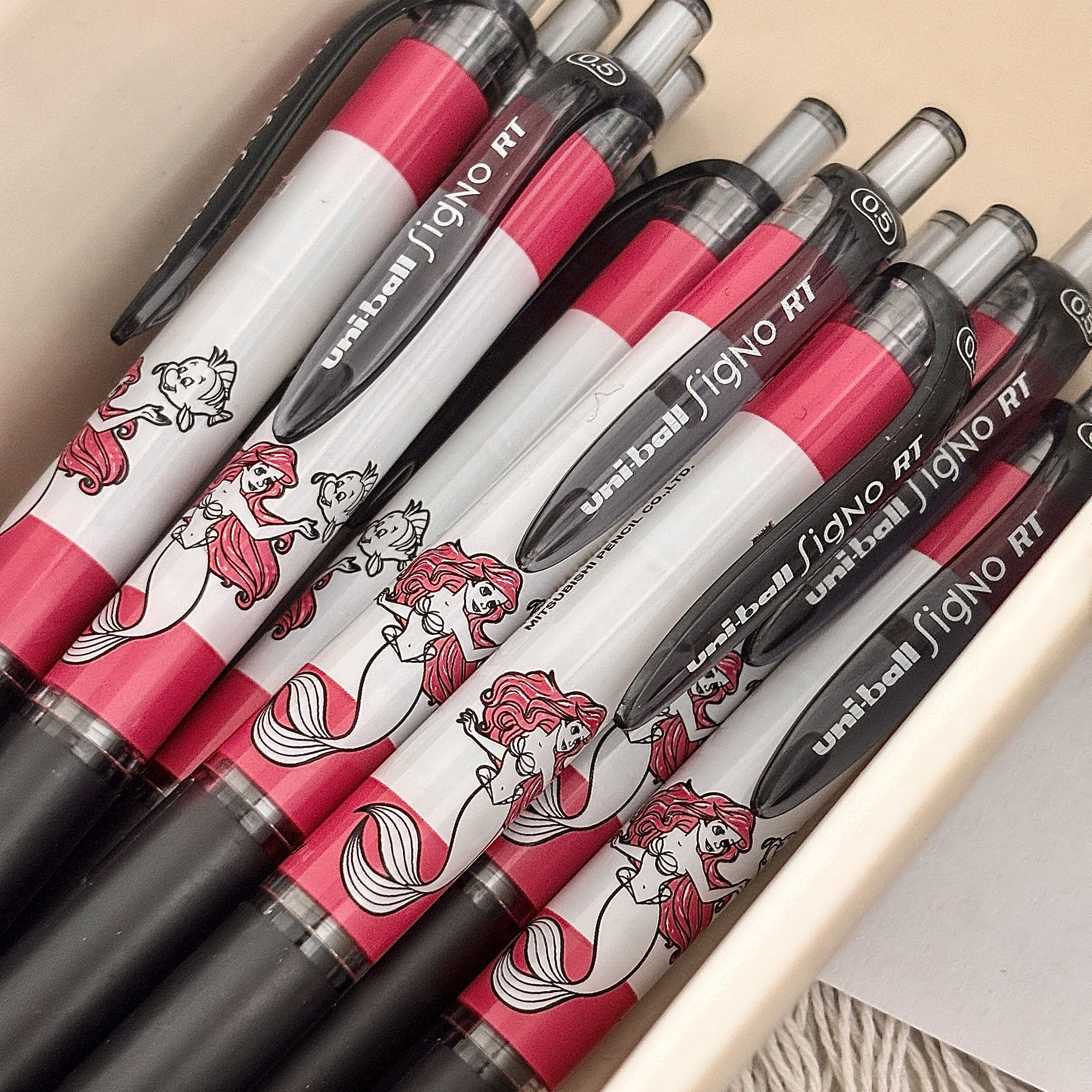 日本UNI三菱迪士尼黑色中性笔