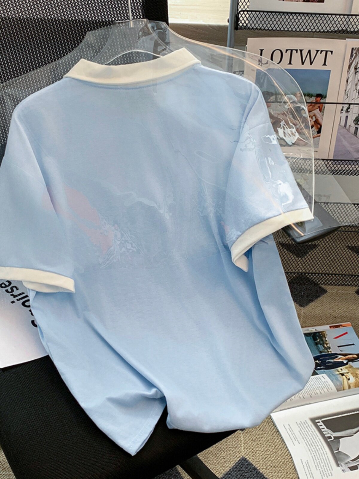 통관 누출 카운터는 명품 대외 무역 작은 향수의 마지막 주문을 철회했습니다. 아우터용 폴로 칼라 상의와 하의 셔츠