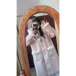 粉色连帽大衣女长款加厚冬季甜美羊羔绒拼接圆扣毛呢外套小个子