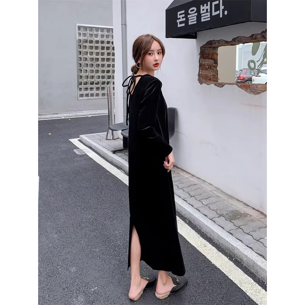 早秋赫本风V领小黑裙2024秋新款金丝绒长裙性感宽松显瘦连衣裙女