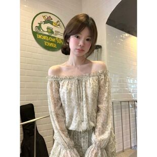 韩系绿色一字肩碎花长袖连衣裙子女秋季漂亮出片收腰雪纺短裙套装