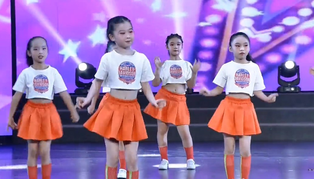 发光吧少年舞蹈服幼儿园六一儿童演出服啦啦队演出服男女童街舞新