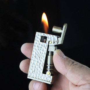 爆款创意弯刀煤油打火机砂轮复古异形战壕陨石坑浮雕个性男士礼