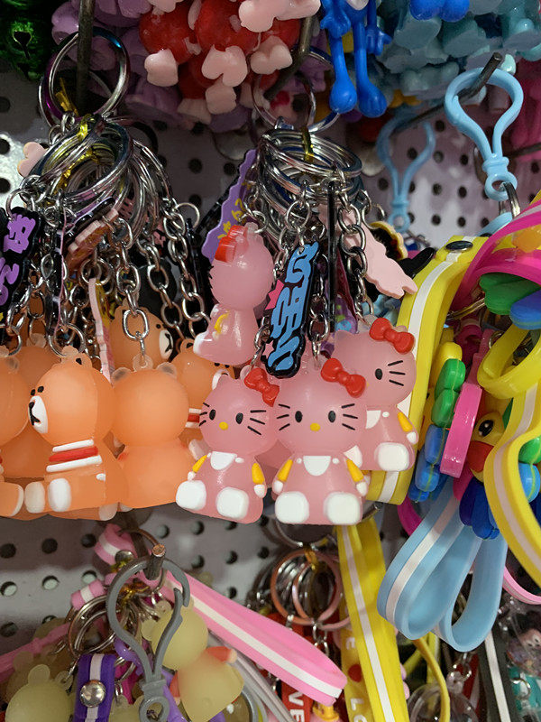 钥匙扣吊坠小卡通流苏飘带硅胶亚克力塑料彩色吊坠两元店配饰奖励