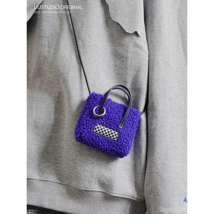 uustudio小众原创设计包包2021克莱因兰棋盘格毛毛迷你斜挎耳机包