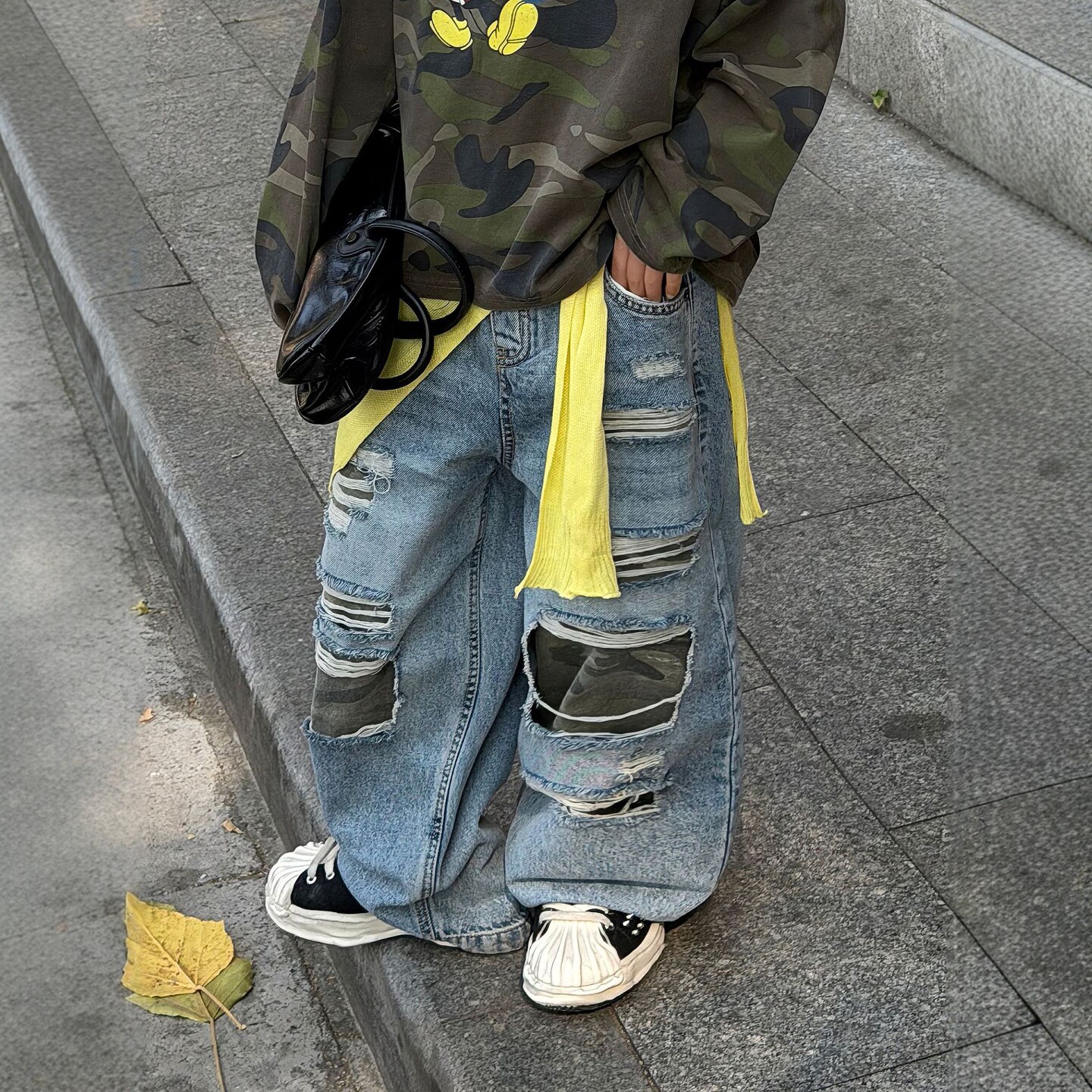 男童破洞牛仔裤春秋2026新款儿童春装裤子小男孩痞帅阔腿长裤宽松