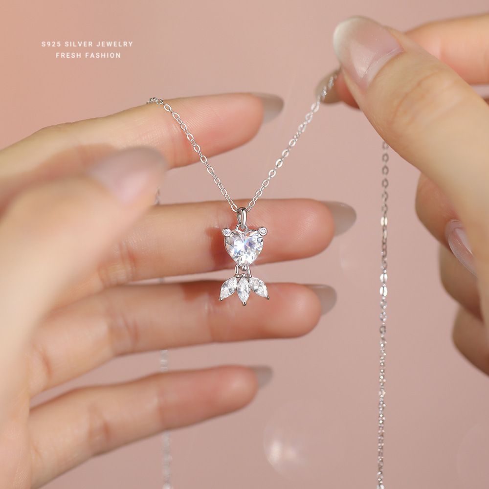 S925纯银小金鱼爱心项链女小众设计简约精致时尚百搭镶白锆锁骨链