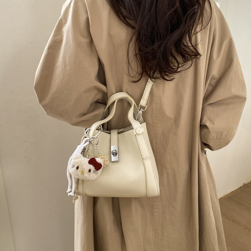 2026新款韩系上班通勤白色手提包女简约高级感质感单肩斜挎水桶包,箱包皮具/热销女包/男包,通用款女包,淘宝优惠券,粉丝福利购,淘宝优惠卷