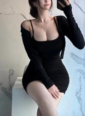 韩国东大门新款气质U领百搭修身显身材收腰褶皱包臀吊带连衣短裙