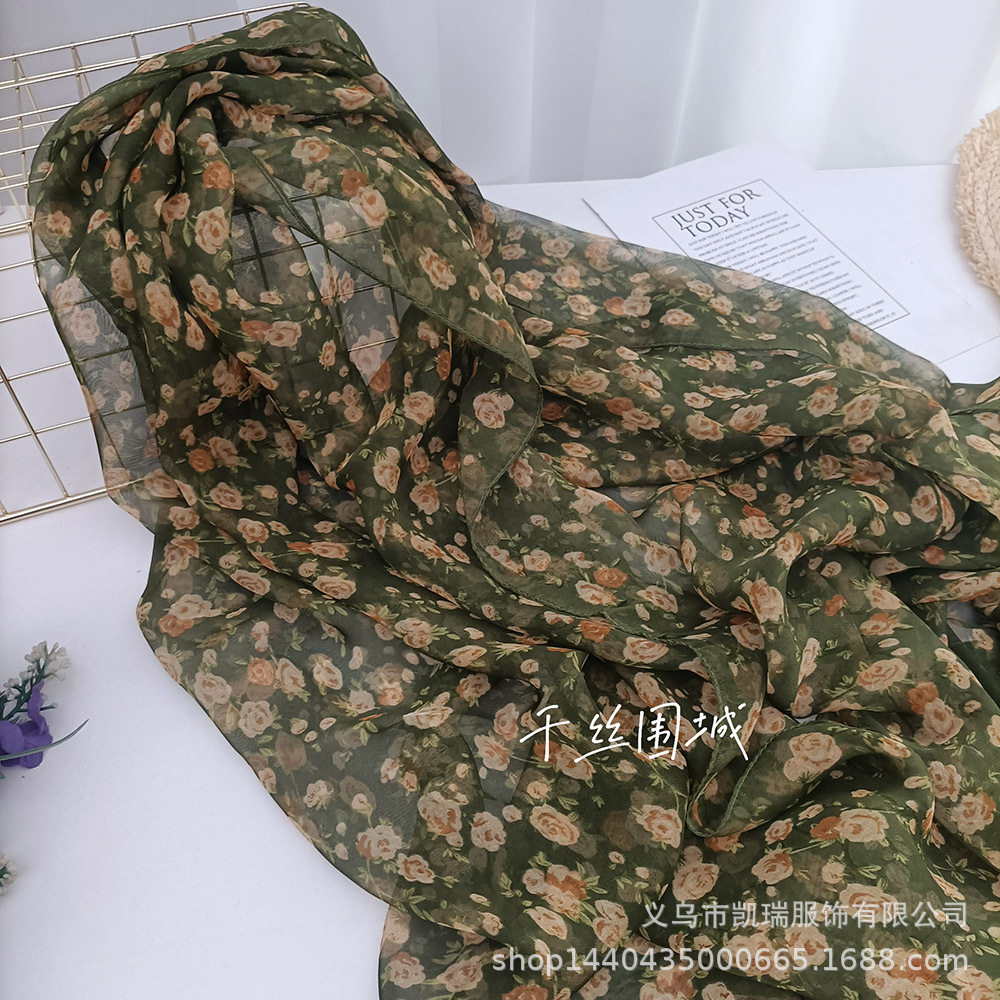 新款女薄款丝巾长款乔其纱中老年送礼碎花防晒丝滑气质围巾沙滩巾