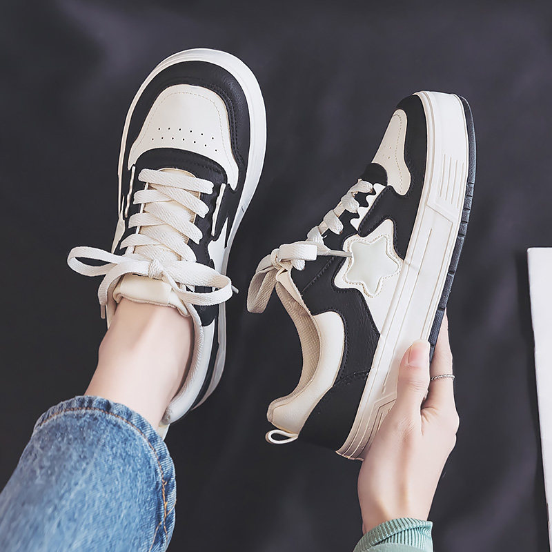 人本大码女鞋41&mdash;43百搭2024春季皮面小白鞋软底休闲学生运动板鞋