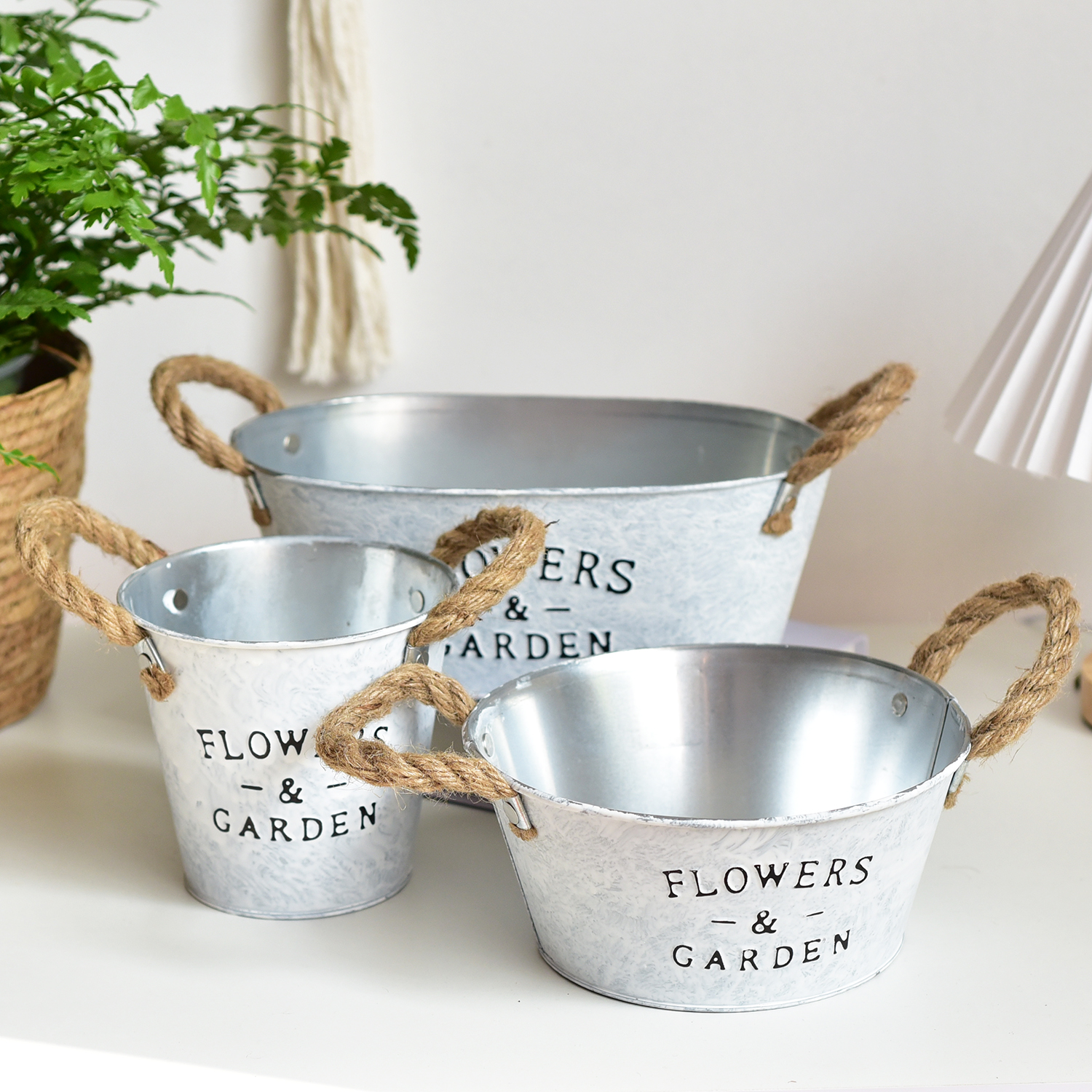 复古英文字母白色金属铁艺花盆麻绳提手椭圆形园艺装饰桶多肉花盆