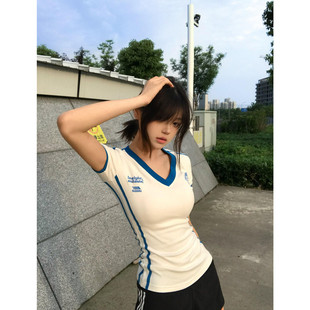 美式辣妹撞色条纹V领字母正肩短袖T恤女夏季紧身掐腰漫画身材上衣