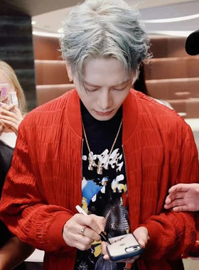 王嘉尔棒球服风衣夹克宽松潮牌大红色拉链情侣本命年中国红外套男