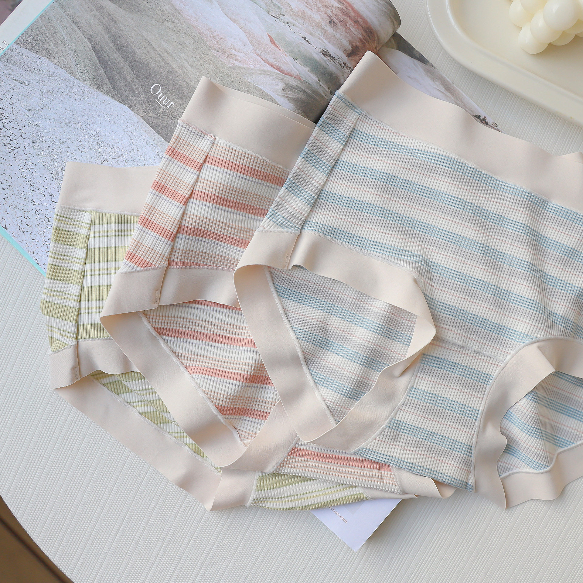 好喜欢秋天的氛围～条纹日系内裤柔软一片式无痕包臀弹力三角裤女