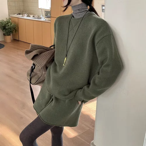 初打十三行2025冬季简约慵懒风兔绒卷边毛衣短裤时髦套装女ZC6234