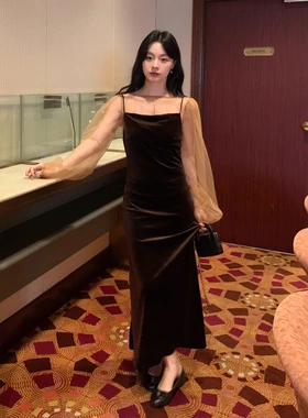 【诠释】NEWOPEN25冬法式富贵优雅收腰显瘦丝绒吊带连衣裙女F6898