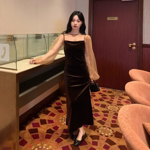 【诠释】NEWOPEN25冬法式富贵优雅收腰显瘦丝绒吊带连衣裙女F6898