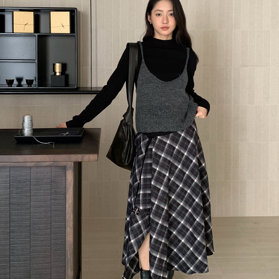 THE MIND-2025秋新款不规则显瘦长款裙子女半身裙(配腰带)