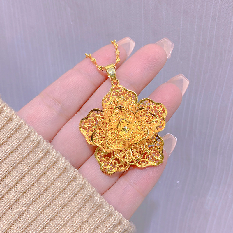 镂空花朵吊坠项链久不掉色高级感轻奢金色镀金锁骨链小众结婚礼物