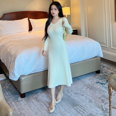 多色v领鱼尾针织打底连衣裙